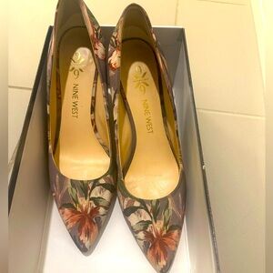 Nine West -  Flex Pumps, Size 9 
Great condition!